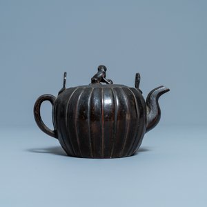 A Chinese lacquered bronze teapot and cover, Yuan — 照片 4