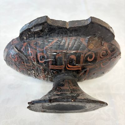 A Chinese lacquered stem cup with two handles — photo 11