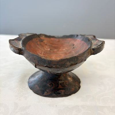 A Chinese lacquered stem cup with two handles — photo 3