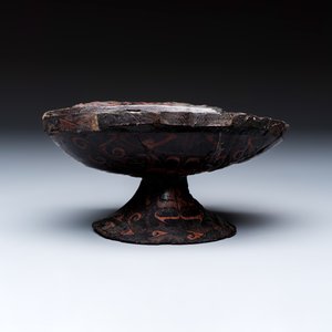 A Chinese lacquered stem cup with two handles — photo 2