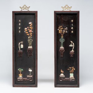A Chinese lacquered wooden table screen with jade and cloisonné, and a pair of wall panels embellished with jade, bone, and wood, 20th C. — foto 5