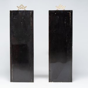 A Chinese lacquered wooden table screen with jade and cloisonné, and a pair of wall panels embellished with jade, bone, and wood, 20th C. — foto 6