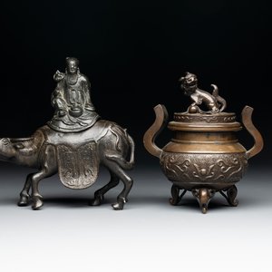 A Chinese 'Laozi riding a buffalo' censer with cover and a ding-form censer with cover, Ming/Qing — 照片 1