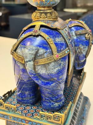 A Chinese lapis lazuli and cloisonné elephant on stand, 19/20th C. — photo 13