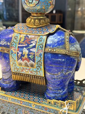 A Chinese lapis lazuli and cloisonné elephant on stand, 19/20th C. — photo 14