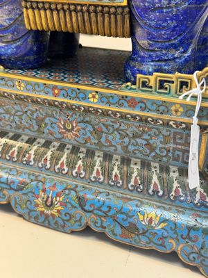 A Chinese lapis lazuli and cloisonné elephant on stand, 19/20th C. — photo 18