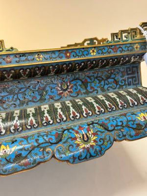 A Chinese lapis lazuli and cloisonné elephant on stand, 19/20th C. — photo 24