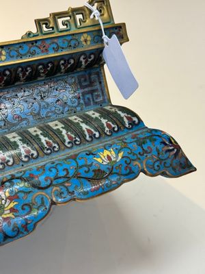 A Chinese lapis lazuli and cloisonné elephant on stand, 19/20th C. — photo 25
