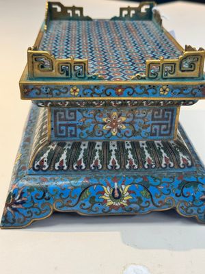 A Chinese lapis lazuli and cloisonné elephant on stand, 19/20th C. — photo 26