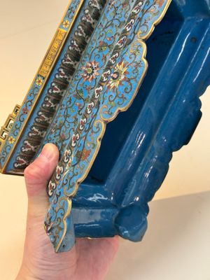 A Chinese lapis lazuli and cloisonné elephant on stand, 19/20th C. — photo 29