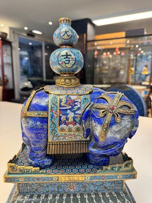 A Chinese lapis lazuli and cloisonné elephant on stand, 19/20th C. — photo 5