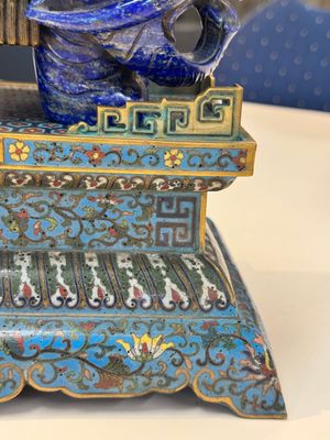 A Chinese lapis lazuli and cloisonné elephant on stand, 19/20th C. — photo 8