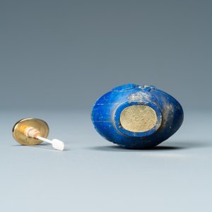 A Chinese lapis lazuli snuff bottle with gilt base, Qing — 照片 6