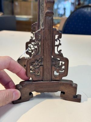 A Chinese laque burgauté and hongmu table screen, Qing — photo 15