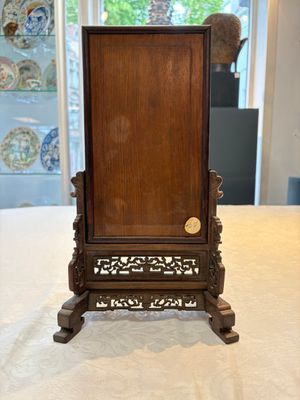 A Chinese laque burgauté and hongmu table screen, Qing — photo 3