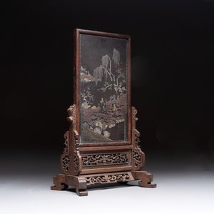 A Chinese laque burgauté and hongmu table screen, Qing — photo 1