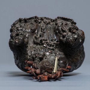 A Chinese laquered, gilt and painted bronze group, Ming — 照片 7