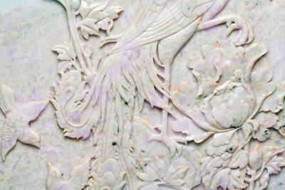 A Chinese lavender and green jadeite 'phoenix' plaque in a hongmu frame, early 20th C. — foto 3