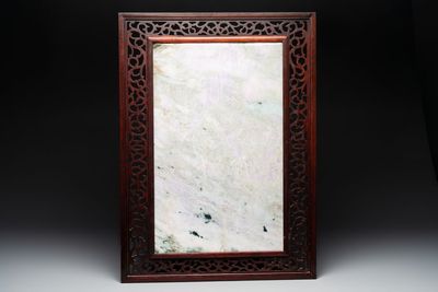 A Chinese lavender and green jadeite 'phoenix' plaque in a hongmu frame, early 20th C. — foto 5