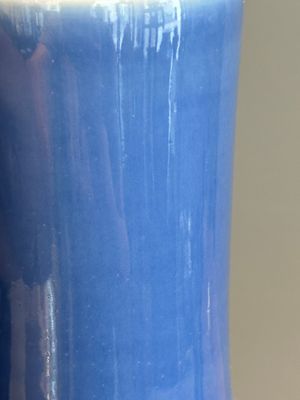 A Chinese lavender-blue-glazed bottle vase, 19/20th C. — photo 5