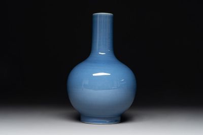 A Chinese lavender-blue-glazed bottle vase, 19/20th C.
