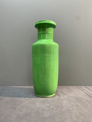 A Chinese lime-green-glazed rouleau vase, 19th C. — foto 4