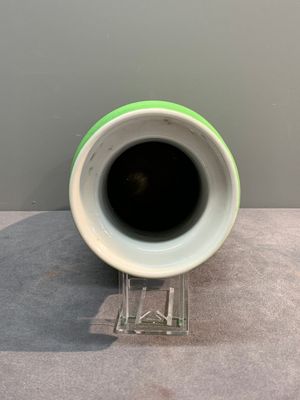 A Chinese lime-green-glazed rouleau vase, 19th C. — foto 5