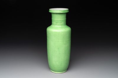 A Chinese lime-green-glazed rouleau vase, 19th C.