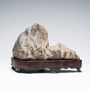 A Chinese Lingbi stone scholar's rock on wooden stand, 20th C. — photo 1