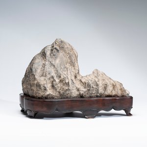 A Chinese Lingbi stone scholar's rock on wooden stand, 20th C. — photo 2