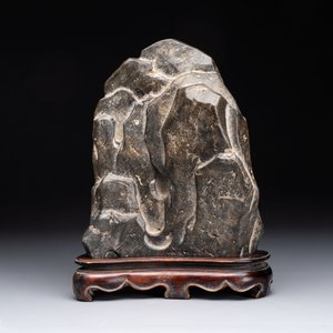 A Chinese Lingbi stone scholar's rock on wooden stand, Yun Tai 雲台 mark, 19/20th C. — photo 2