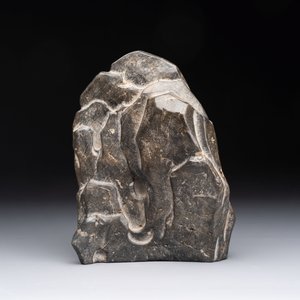 A Chinese Lingbi stone scholar's rock on wooden stand, Yun Tai 雲台 mark, 19/20th C. — photo 4