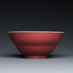 A Chinese liver-red-glazed bowl, Qianlong mark and of the period — photo 5