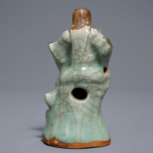 A Chinese Longquan celadon and biscuit figure of Zhenwu, Ming — 照片 4