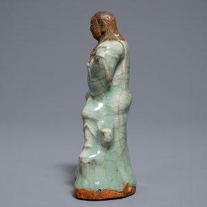 A Chinese Longquan celadon and biscuit figure of Zhenwu, Ming — 照片 5