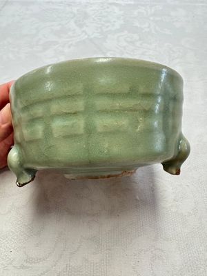 A Chinese Longquan celadon 'Bagua' tripod censer, Ming — foto 2