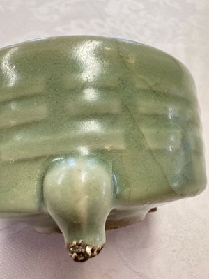 A Chinese Longquan celadon 'Bagua' tripod censer, Ming — foto 8