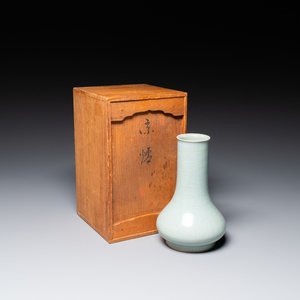 A Chinese Longquan celadon bottle vase, Song/Ming — photo 1