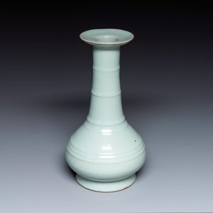 A Chinese Longquan celadon bottle vase, Song/Yuan — photo 1
