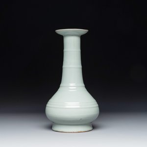 A Chinese Longquan celadon bottle vase, Song/Yuan — photo 2