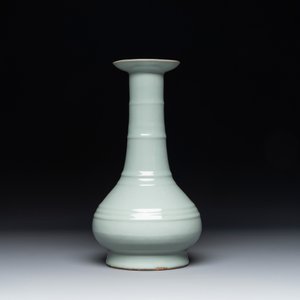A Chinese Longquan celadon bottle vase, Song/Yuan — photo 3