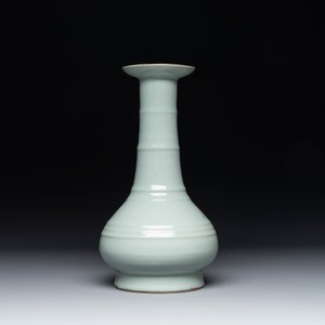 A Chinese Longquan celadon bottle vase, Song/Yuan — photo 4