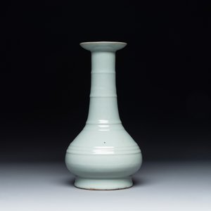 A Chinese Longquan celadon bottle vase, Song/Yuan — photo 5