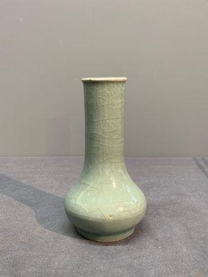 A Chinese Longquan celadon bottle vase, Song — photo 2