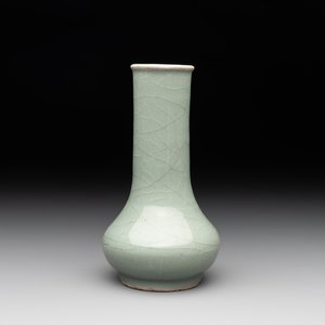 A Chinese Longquan celadon bottle vase, Song — photo 1