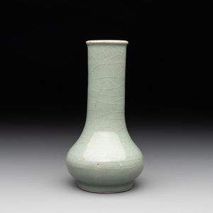A Chinese Longquan celadon bottle vase, Song — photo 3
