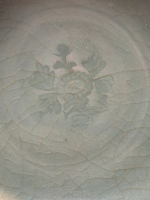 A Chinese Longquan celadon bowl with floral anhua design, Ming — foto 6