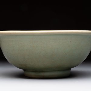 A Chinese Longquan celadon bowl with floral anhua design, Ming — foto 4