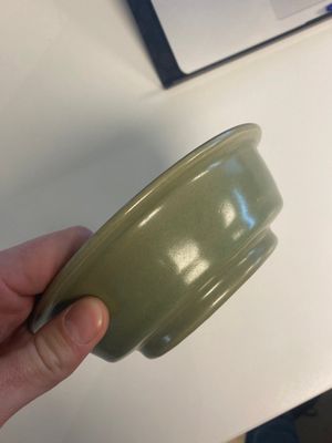 A Chinese Longquan celadon brush washer with anhua fish design, Yuan/Ming — 照片 2