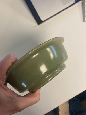 A Chinese Longquan celadon brush washer with anhua fish design, Yuan/Ming — 照片 3